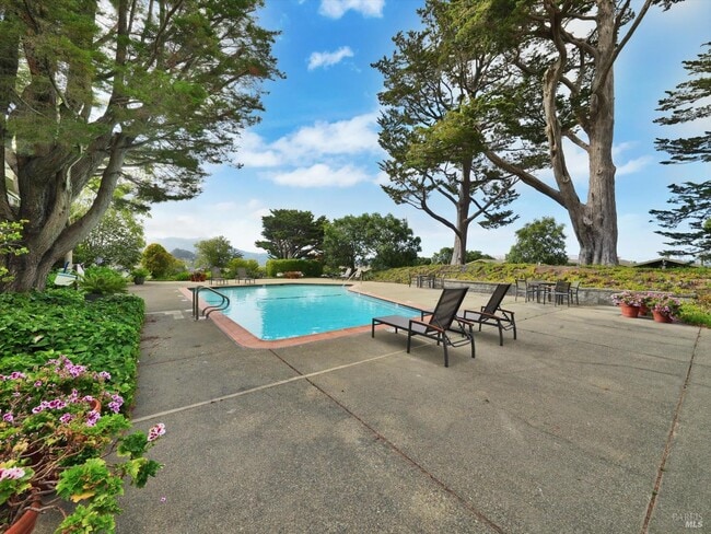 Building Photo - 367 Eden Roc Dr