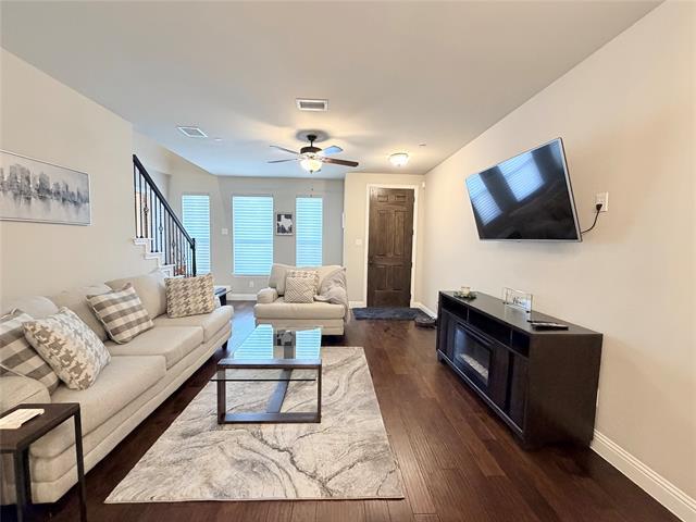 Building Photo - 305 Tottenham Ct