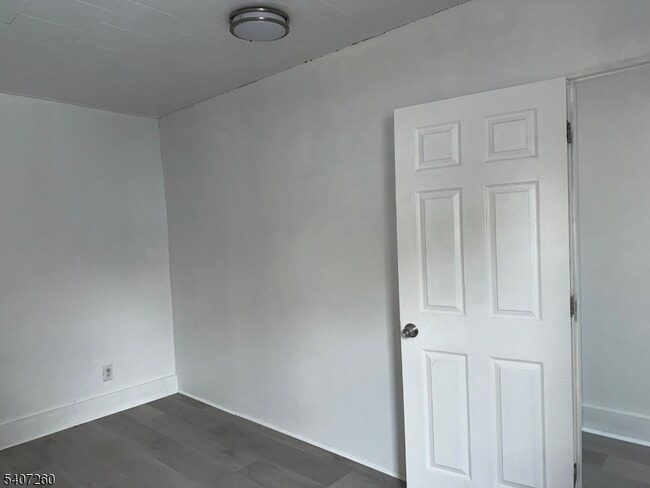 Building Photo - 336 Broad St