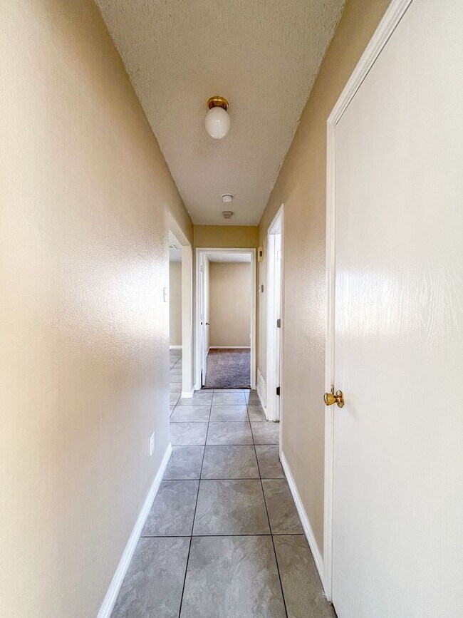 Building Photo - Available NOW!!!! Beautiful 4 bedroom, 2 bath, 2 car garage home with a privacy fenced yard and c...