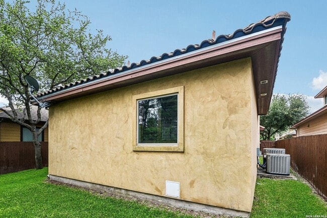 Building Photo - 4911 Country Cv