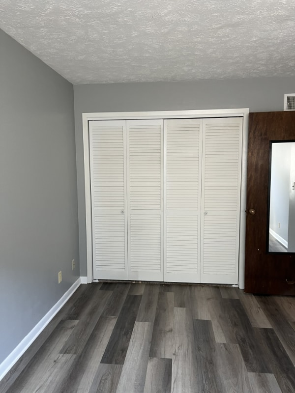 Building Photo - 639 E 10th St