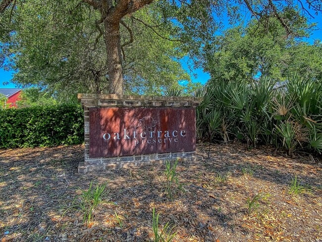 Building Photo - Stunning 3-Bed / 2.5-Bath Home in Park Cir...