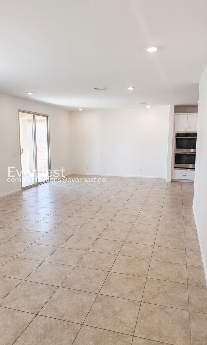 Building Photo - 3041 W Cres View Ln