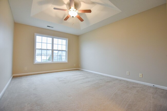 Building Photo - Pet Friendly Three Bedroom!