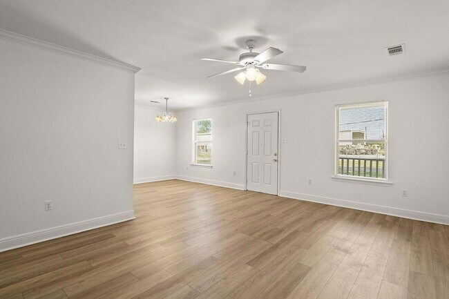 Building Photo - 403 W 33rd Ave