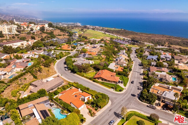 Building Photo - 3636 Malibu Country Dr