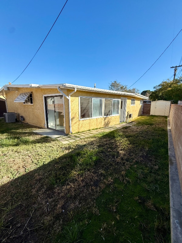 Building Photo - 1120 Ave H-6