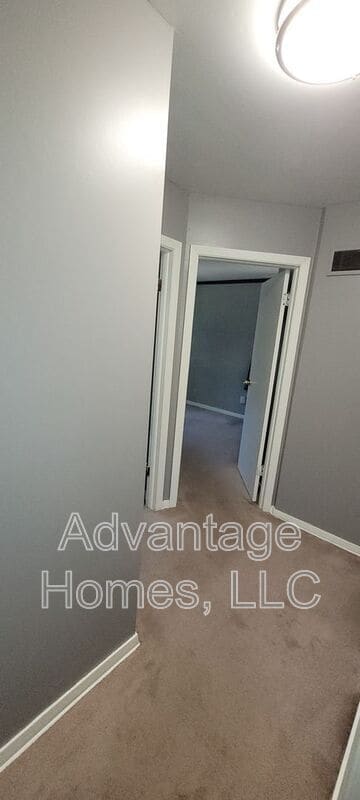 Building Photo - 8914 Grandview Dr