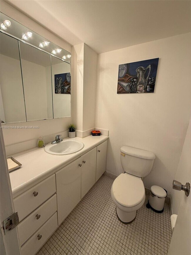 Building Photo - 6801 Indian Creek Dr