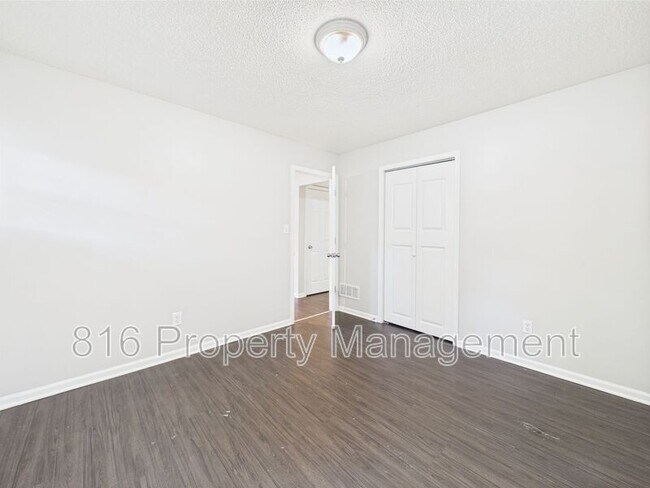 Building Photo - 1229 W Hayward Ave