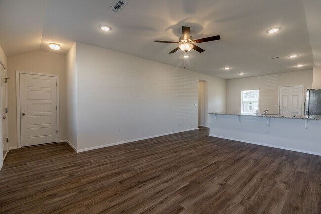 Building Photo - 3-bedroom 2 bath Home in Fayetteville!!