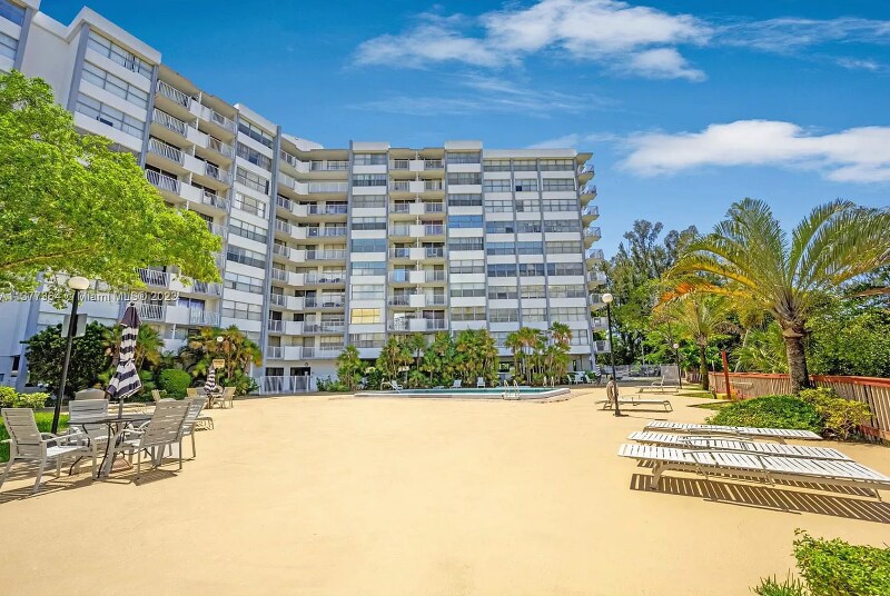Building Photo - 1300 NE Miami Gardens Dr