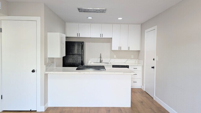 Building Photo - 2742 Edison Ave