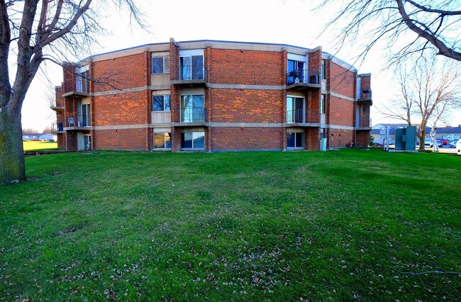 Building Photo - Dodecagon Plaza