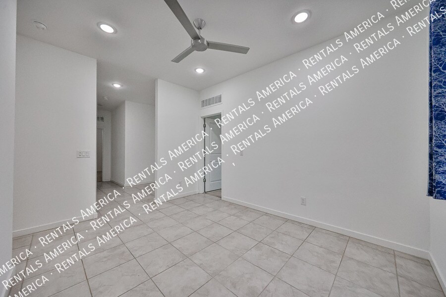 Building Photo - 1578 S 224th Ln