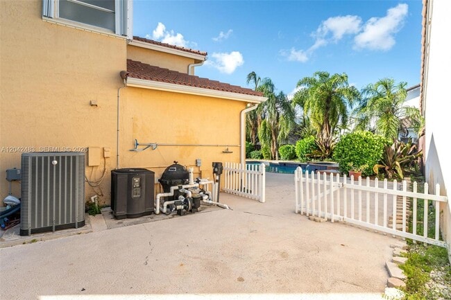 Building Photo - 4671 SW 154th Pl