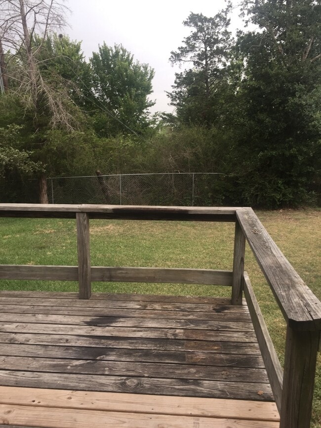 Building Photo - Great 3 bedroom situated next to Blinn's p...