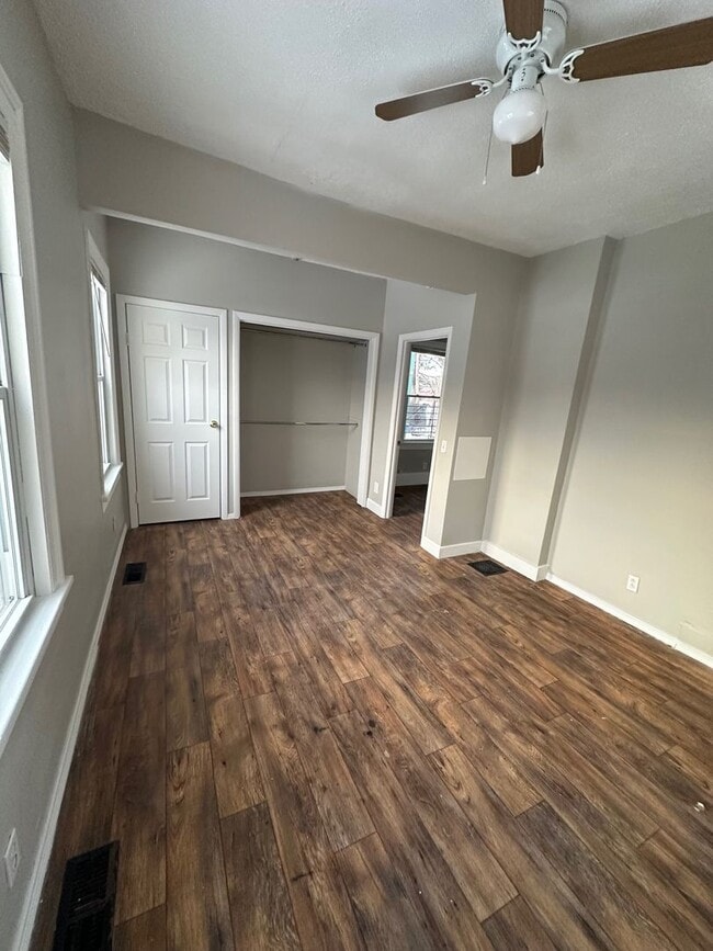 Building Photo - 684 W Broad St