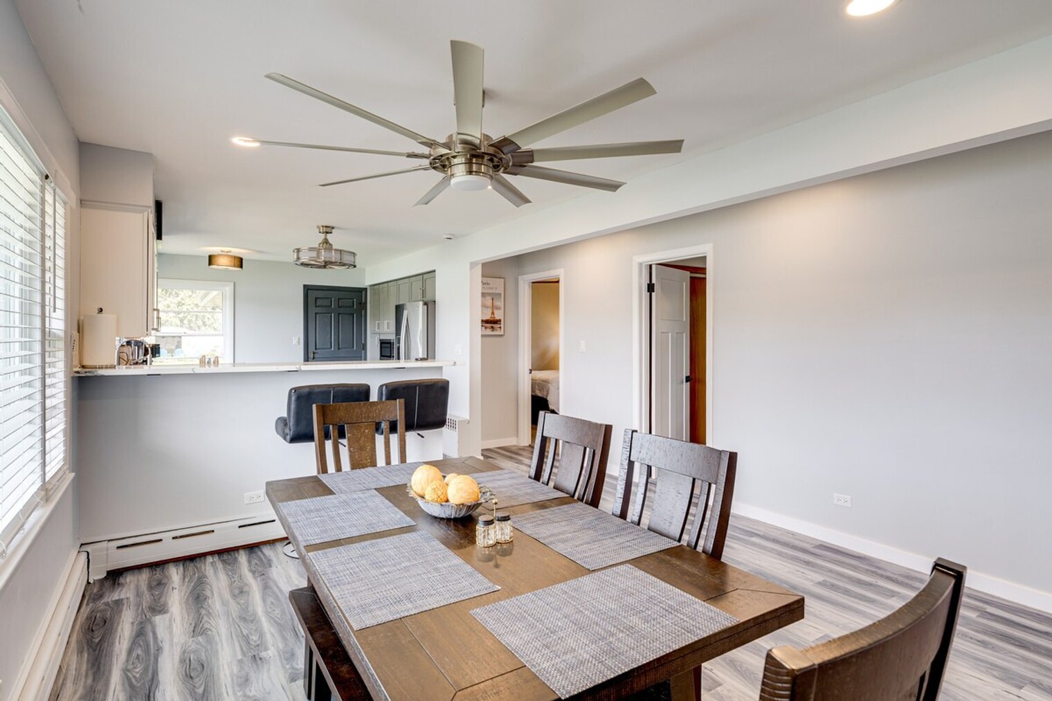 Building Photo - 811 N River Rd