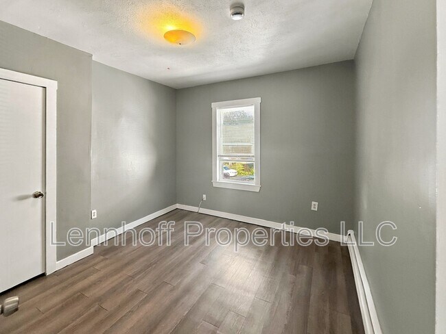 Building Photo - 142 Jewett St