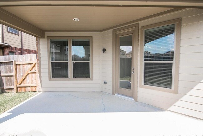 Building Photo - 21019 Blackstone Villa Ln