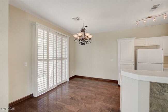 Building Photo - 251 S Green Valley Pkwy