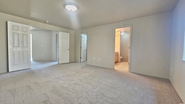 Building Photo - Beautiful 5 bed 2.5 Bath Home in Renton Highlands