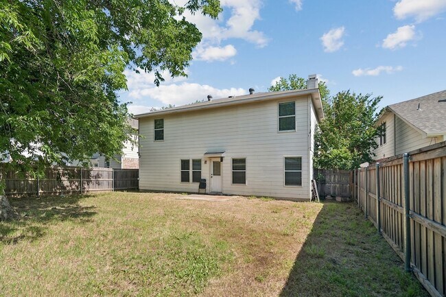 Building Photo - 2232 Chestnut Dr