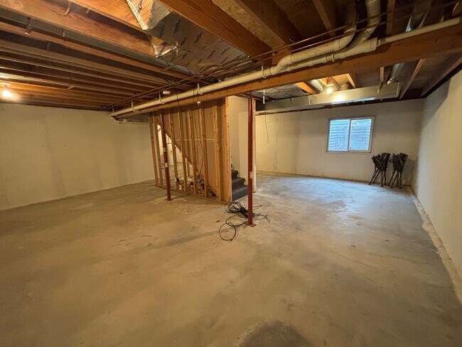 Building Photo - 6583-6585 Niagara Cir.