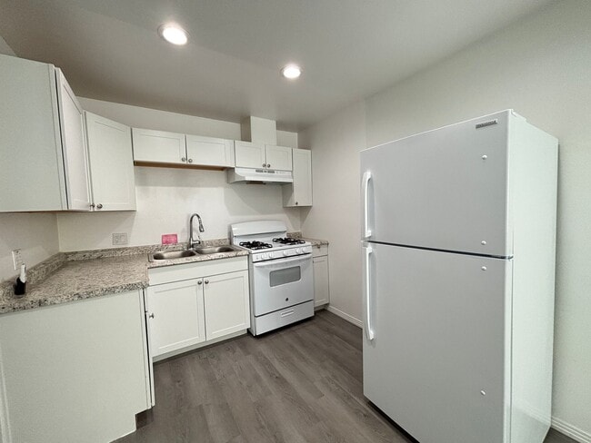 Building Photo - Modern East Palmdale ADU