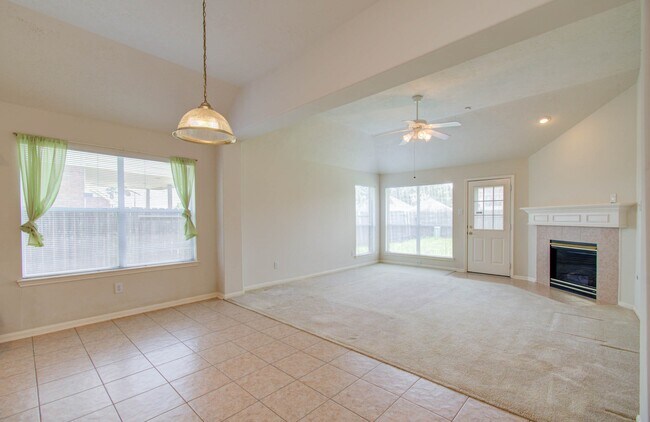 Building Photo - 1519 Mustang Crossing