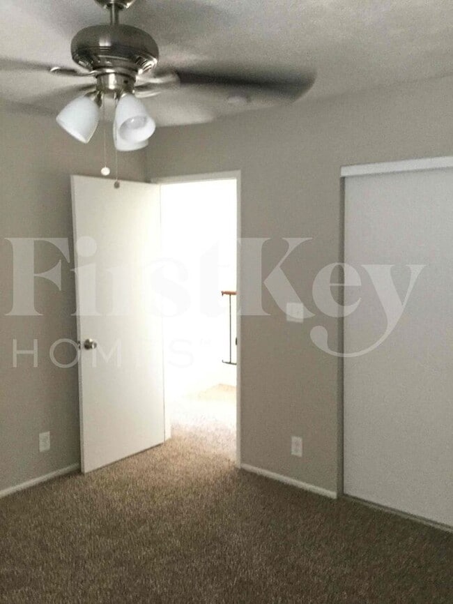 Building Photo - 2368 Valley Dr