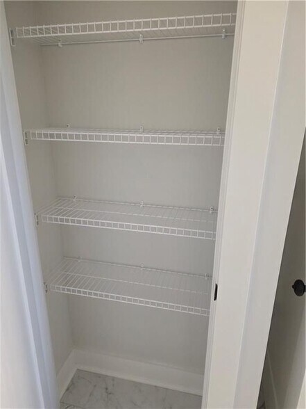 Building Photo - 378 Sunset Holw St