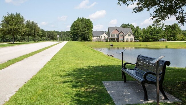 Building Photo - 307 First Post Rd