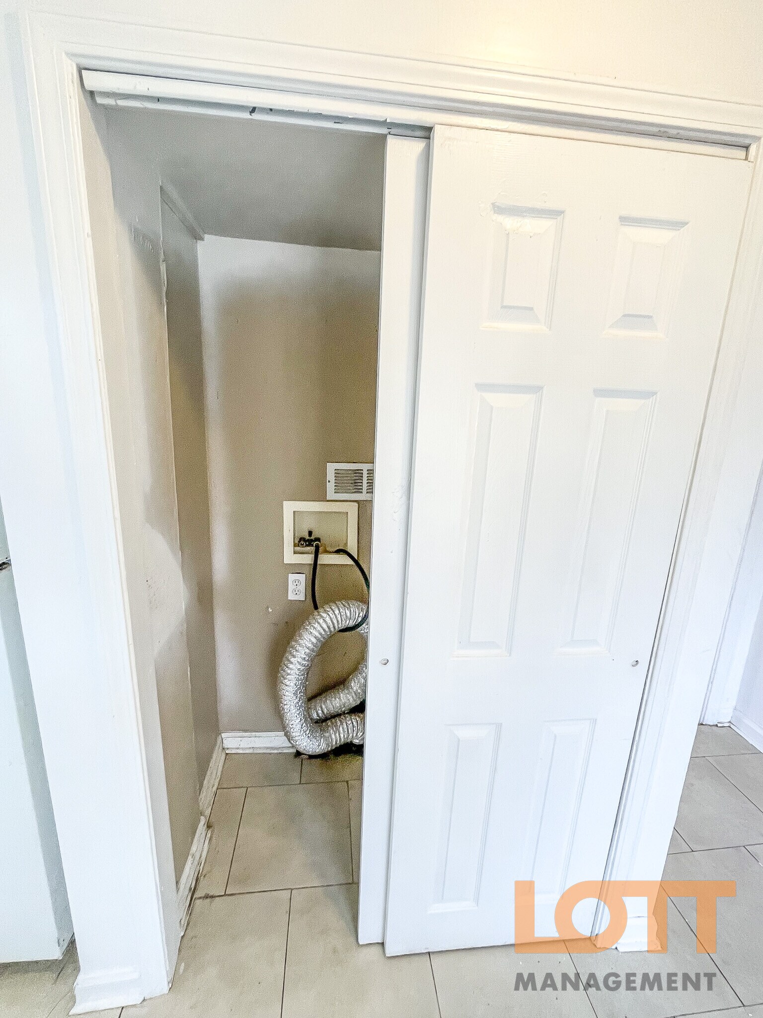 Building Photo - 323 Welcome Ave