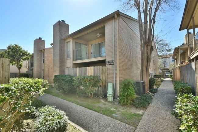 Building Photo - 700 Thicket Ln