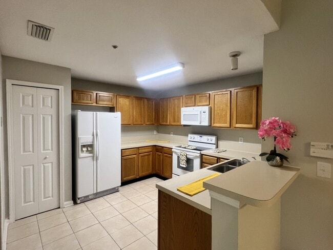 Building Photo - 6100 Maggies Cir
