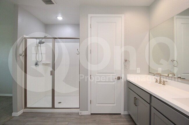 Building Photo - 35733 W Santa Monica Ave