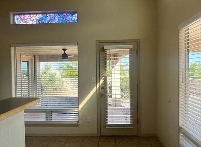 Building Photo - Adorable Towhhome Located off Foothills