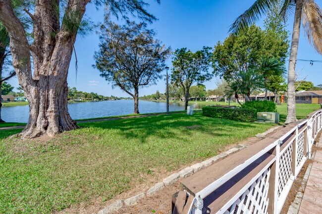 Building Photo - 2250 Buttonwood Ave