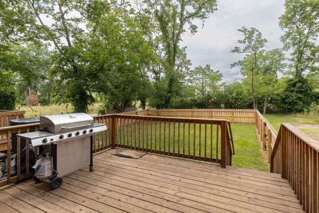 Building Photo - Great modern HPR with garage and view of t...