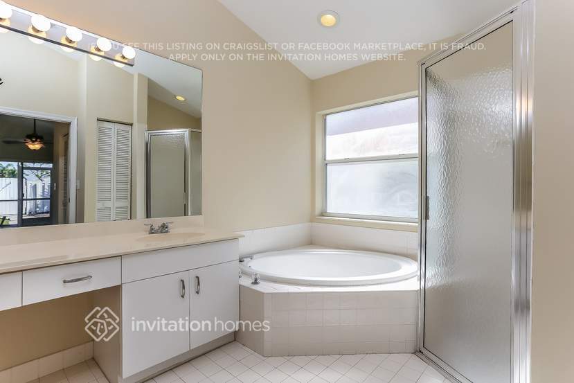 Building Photo - 1369 Fairfax Cir E