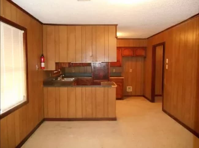 Building Photo - 201 Madison St