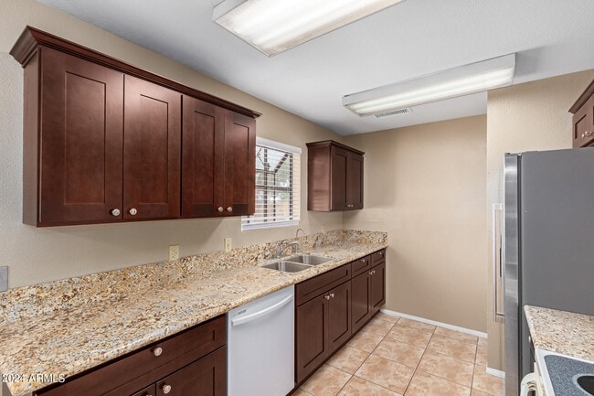 Building Photo - 4453 E Wildwood Dr