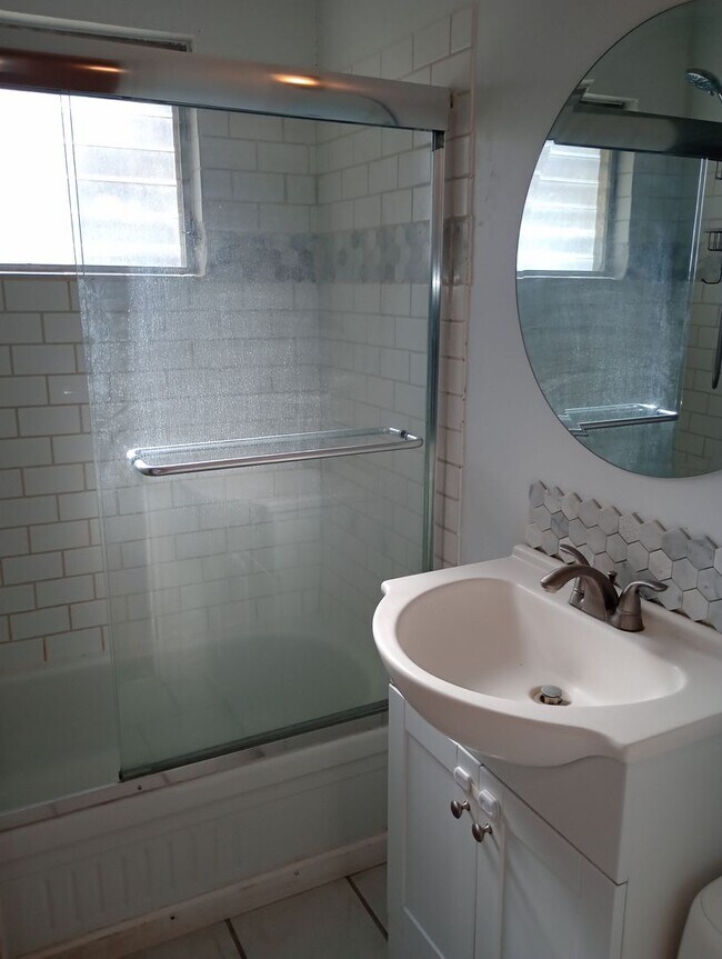 Building Photo - 3 Bedroom, 3 Bath Single Family Home for Rent