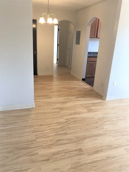 Building Photo - 5712 Phillips Ave