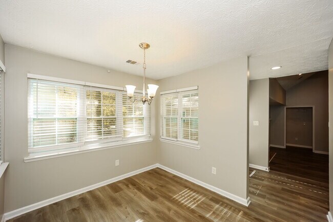 Building Photo - 540 Hillsdale Dr