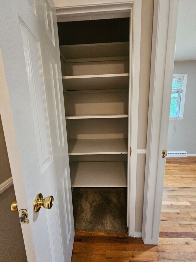 Building Photo - Virginia Village 4 Bed 3 Baths Large Yard Attached Garage Super Spacious!