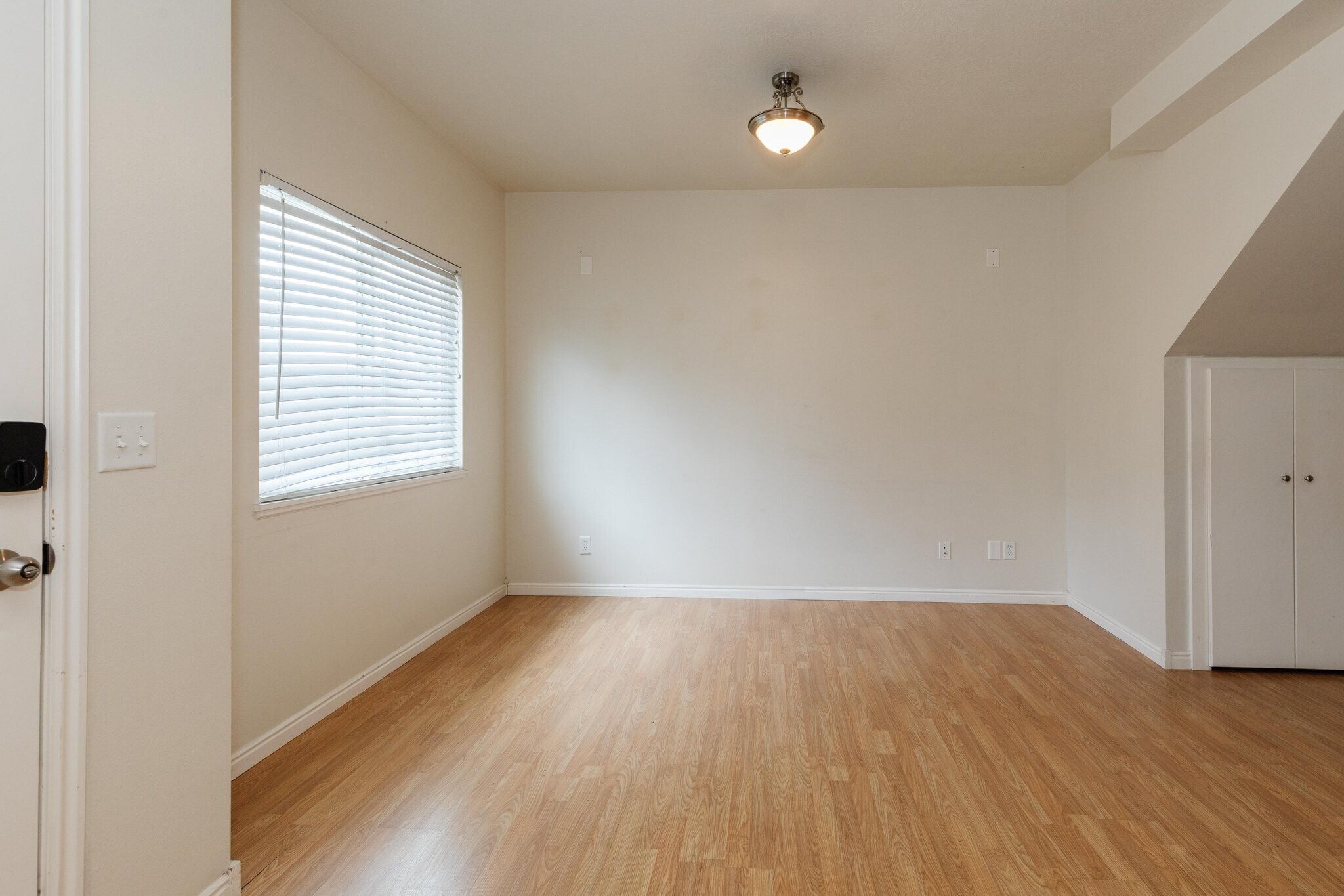 Building Photo - 484 W 1490 N